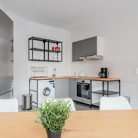 Monteur Und Geraeumige Nahe Leipzig Apartment *